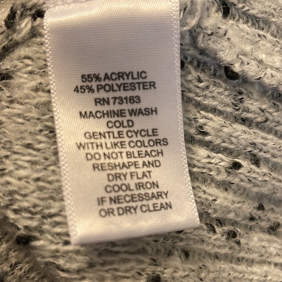 Cable & Gage Turtle Neck Sweater - Picture 6 of 9